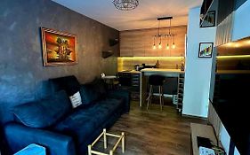 Lux Apartment A&M Netflix